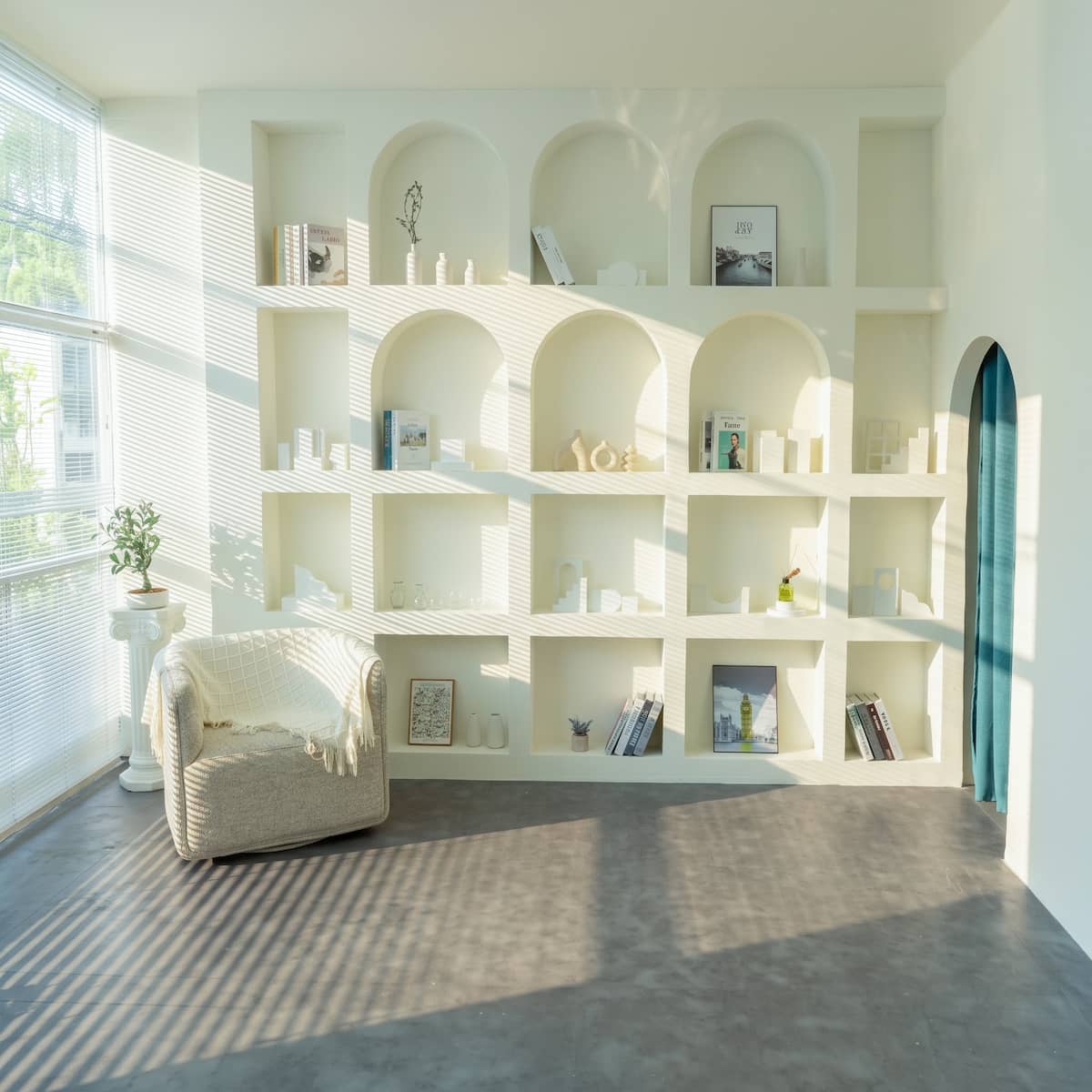 Room 2 - Kệ vòm âm tường wabi-sabi ngập nắng